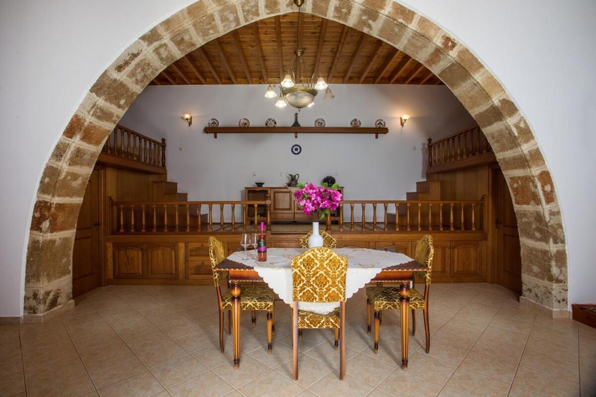 Socrates Traditional House Ferienhaus Charaki