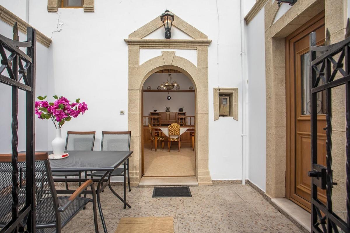 Socrates Traditional House Ferienhaus Charaki