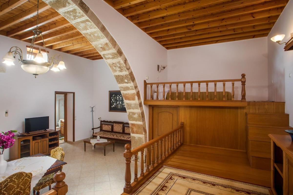 Socrates Traditional House * Charaki